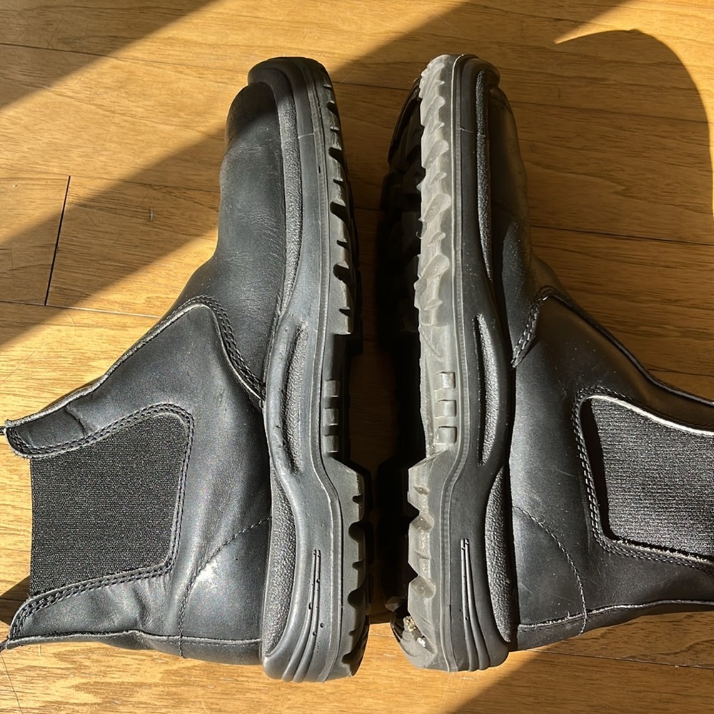 BLUNDSTONE BOOTS